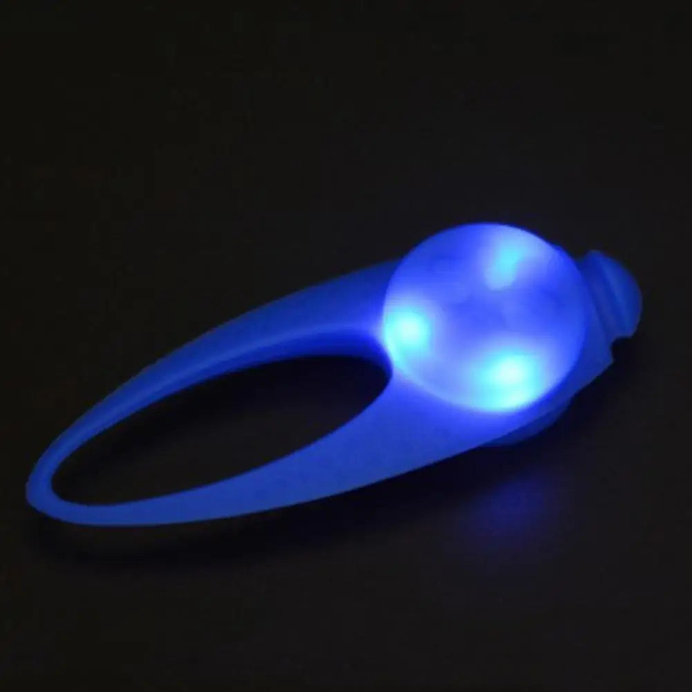05-Ciondolo di sicurezza a Led con 3 modalità di illuminazione per la visibilità notturna del cane.