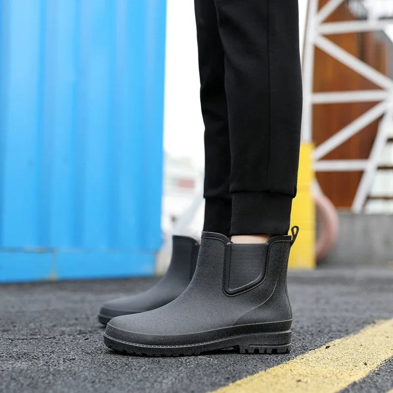Stivali 2024 New Fishing Men's Short Tube Fishing Rain Boots Outdoor Rainy Waterproof Rubber Shoes Spring Comfortable Wading Water Boots