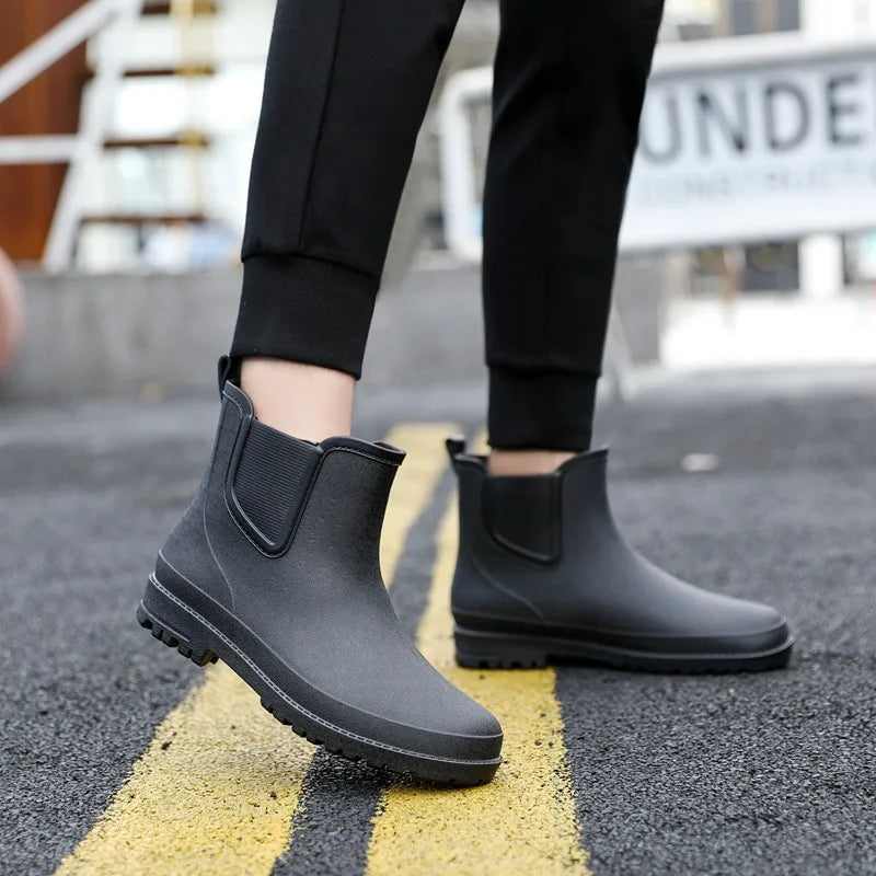 Stivali 2024 New Fishing Men's Short Tube Fishing Rain Boots Outdoor Rainy Waterproof Rubber Shoes Spring Comfortable Wading Water Boots