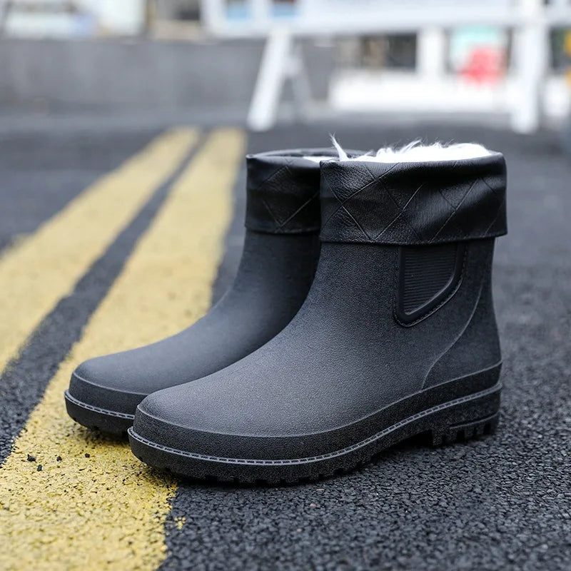 Stivali 2024 New Fishing Men's Short Tube Fishing Rain Boots Outdoor Rainy Waterproof Rubber Shoes Spring Comfortable Wading Water Boots