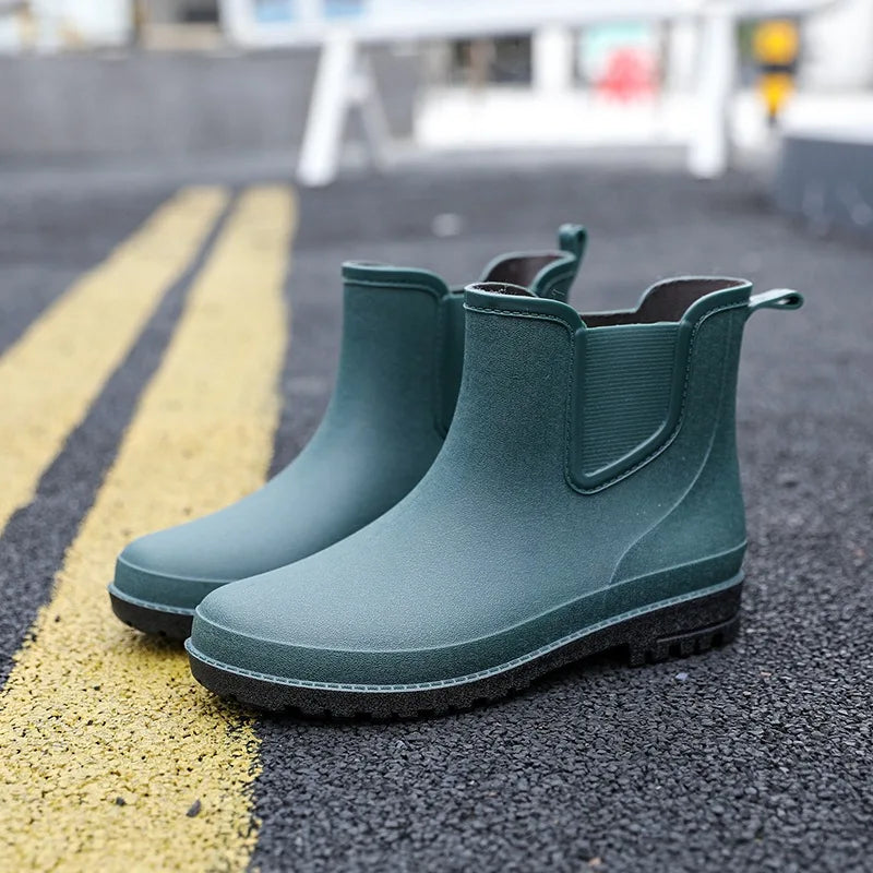Stivali 2024 New Fishing Men's Short Tube Fishing Rain Boots Outdoor Rainy Waterproof Rubber Shoes Spring Comfortable Wading Water Boots