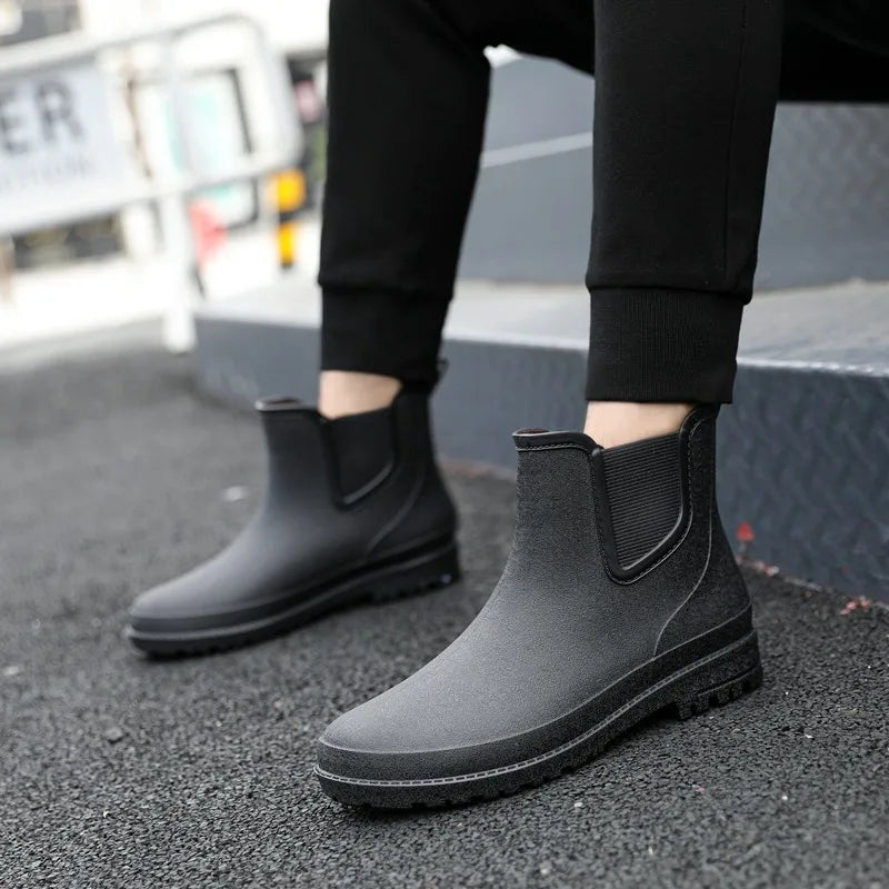 Stivali 2024 New Fishing Men's Short Tube Fishing Rain Boots Outdoor Rainy Waterproof Rubber Shoes Spring Comfortable Wading Water Boots